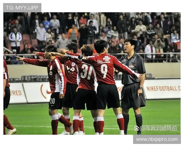 小罗挑战中国队的精彩对决引发球迷热议与期待 小罗挑战中国队的精彩对决引发球迷热议与期待